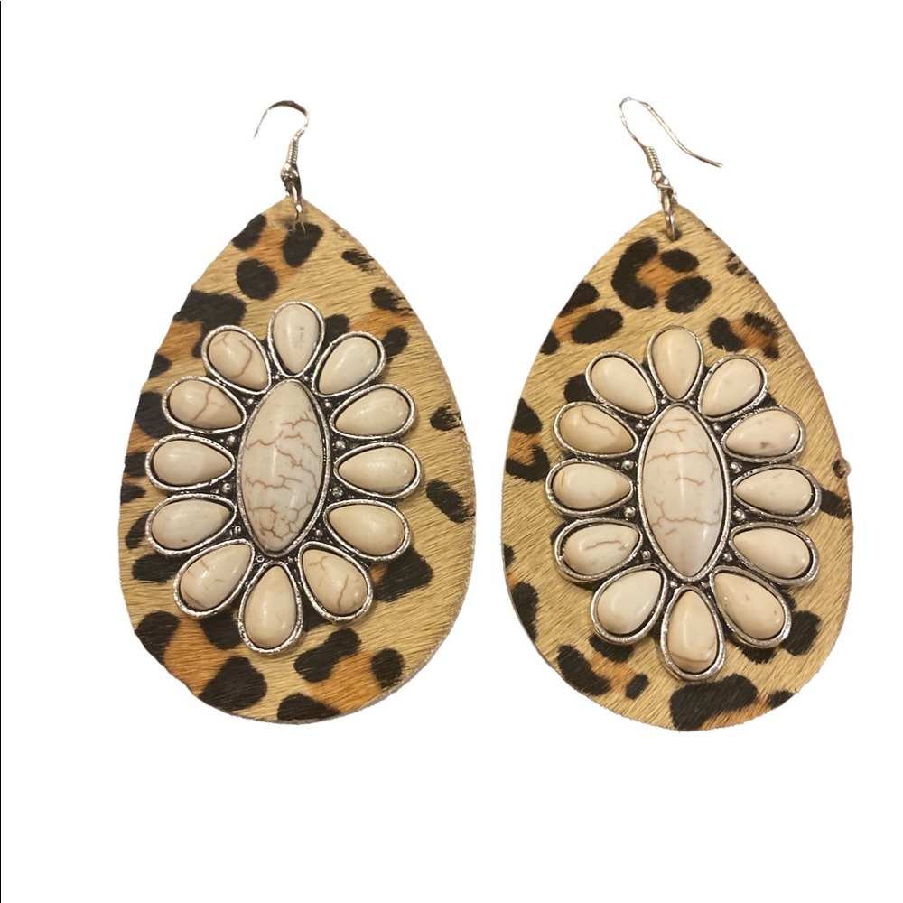 Beaded leather earrings 157